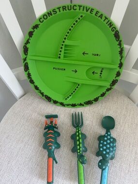 Constructive Eating Divided Plate + Utensil Set - Green